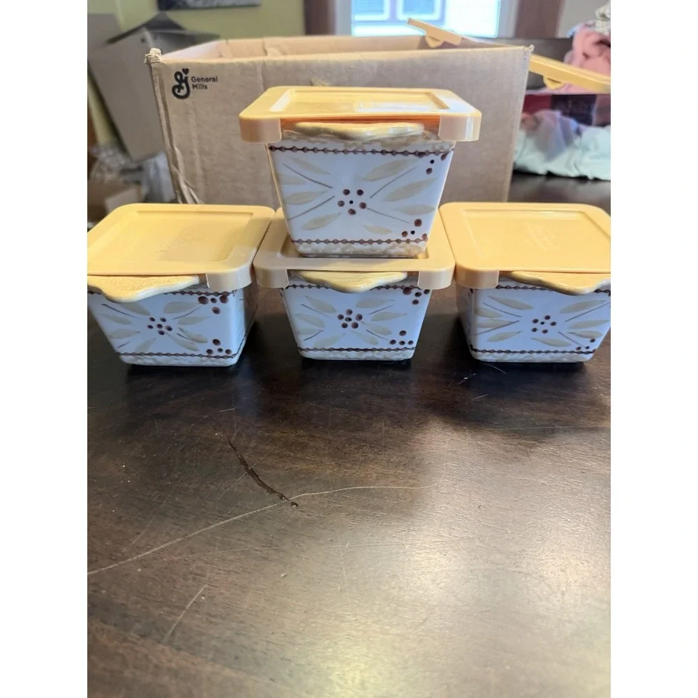 Temp-tations by Tara set of 4 Old world yellow 10 oz ramekins Square, Baker Lids